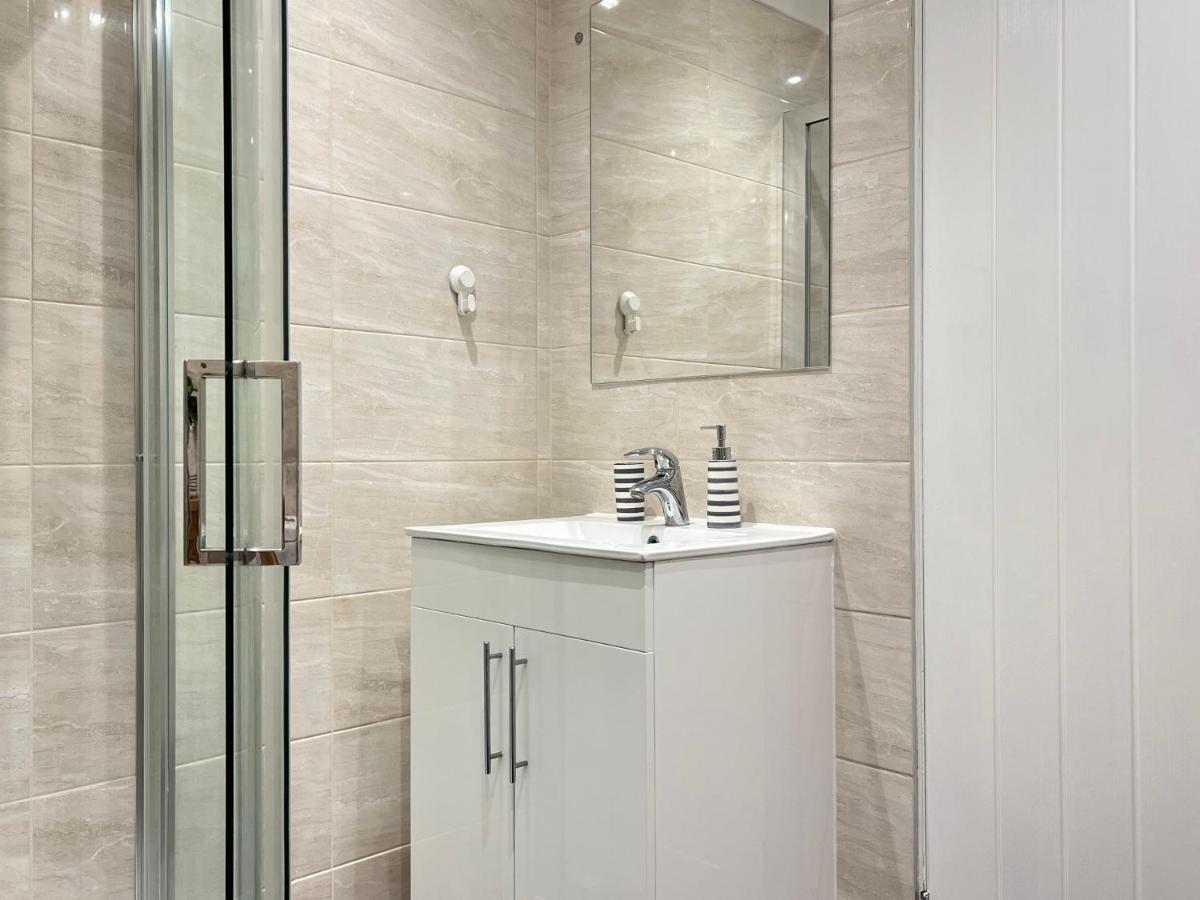 Modern 2 Bed Townhouse Just Outside City Walls With Free Private Parking York Exterior foto