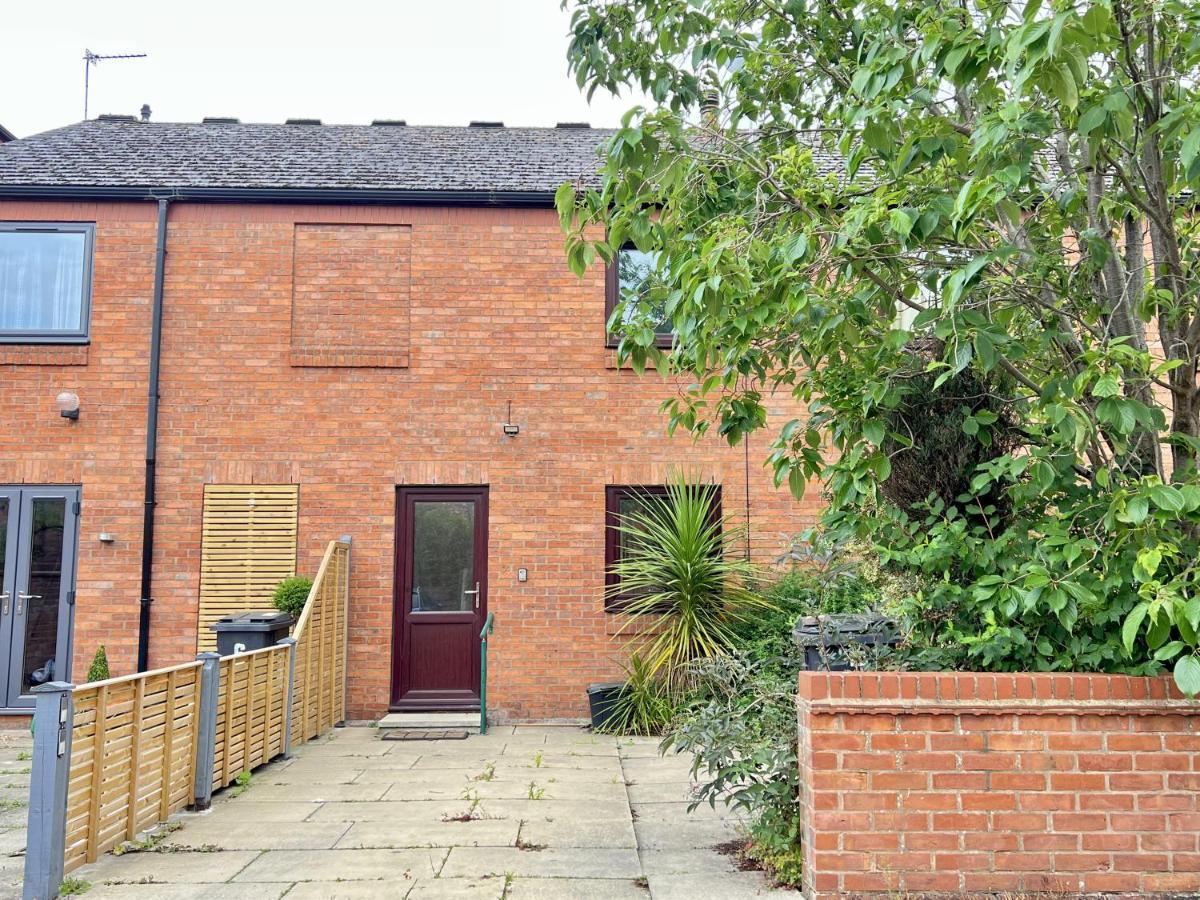 Modern 2 Bed Townhouse Just Outside City Walls With Free Private Parking York Exterior foto