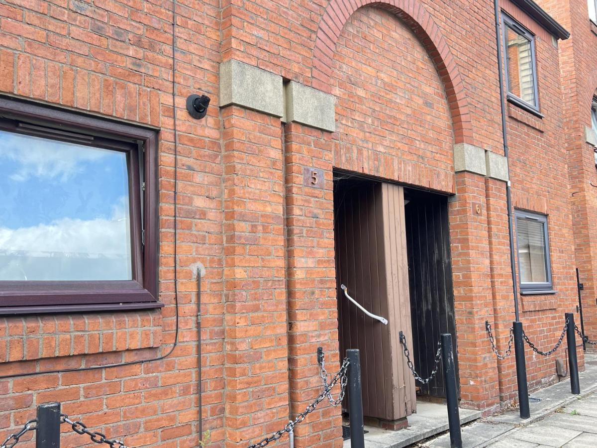 Modern 2 Bed Townhouse Just Outside City Walls With Free Private Parking York Exterior foto